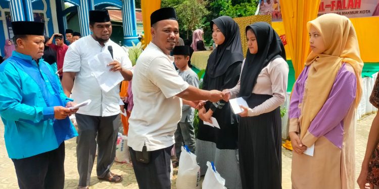 Sudah 31 Tahun, Warga Kelurahan Bahtera Makmur Kota Rutin Gelar Santunan dan Sunat Masal