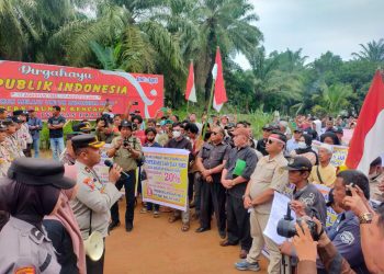 Tuntut Pembagian Plasma, Dua Koperasi Gelar Aksi Unjuk Rasa di PT SIMP 