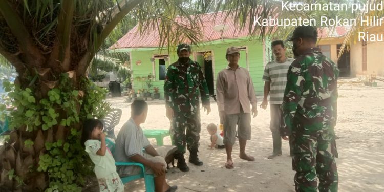 Babinsa Koramil 0321-06/Tanjung Medan Patroli dan Sosialisasi Larangan Karhutla