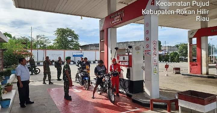 Babinsa Koramil 0321-06/Tanjung Medan Kembali Patroli di Tempat Keramaian