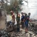 Dua Rumah di Jalan Lintas Mahato Terbakar, Babinsa Koramil 06/TM Turun Tangan 