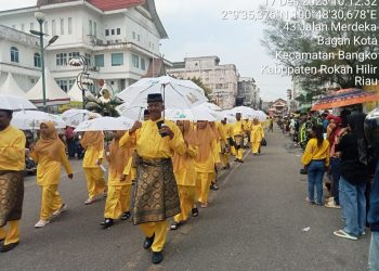 Danramil 06/TM Ikut Pawai Ta’aruf MTQ Rombongan Kafilah Tanjung Medan