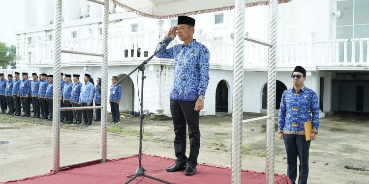 Pimpin Apel Bersama Hari Ke -17, Bupati Rohil Ingatkan ASN Untuk Tingkatkan Kinerja Dan Disiplin