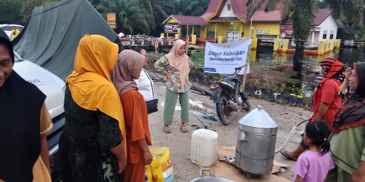 Bantu Korban Banjir Riau, LAZnas PHR Buka Dapur Umum dan Posko Kesehatan