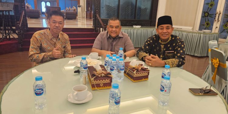 Difasilitasi Gubri Dudukkan Permasalahan Bupati Rohil dan Wabup, Tiba-tiba Wabup Batal Hadir