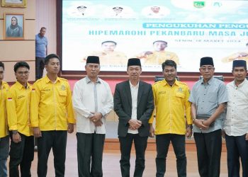 Bupati Rohil Kukuhkan Pengurus Hipemarohi Pekanbaru Masa Juang 2023-2025