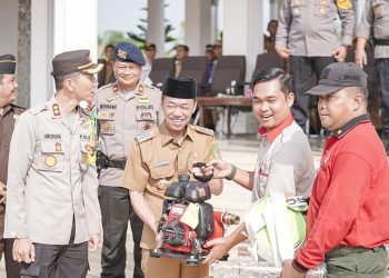 Bupati Rohil Afrizal Sintong Pimpin Apel Siaga Karhutla