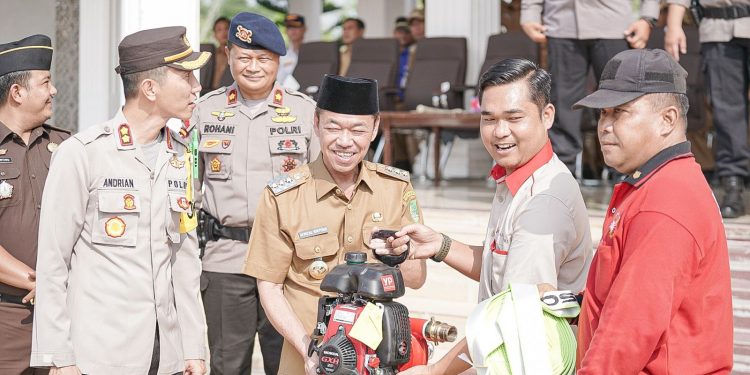 Bupati Rohil Afrizal Sintong Pimpin Apel Siaga Karhutla