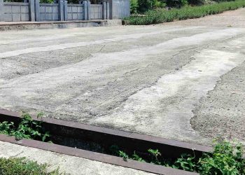 Gagal Konstruksi, Bupati Rohil Tinjau Pembangunan Jembatan Parit Atmo Bagansiapiapi yang Hampir Rubuh