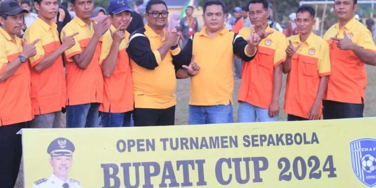 Ketua KONI Rohil Samsuri Resmi Tutup Turmamen Sepakbola Bupati Cup 2024 di Pujud