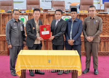 Bupati Rohil Hadiri Rapat Paripurna DPRD dalam Rangka Pengesahan Perda PP APBD Tahun 2023