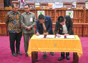 Bupati Rohil dan DPRD Tanda Tangani Nota Kesepakatan P-KUA PPAS APBD Tahun 2024