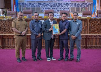 Melalui Rapat Paripurna DPRD, Wabup Rohil Sampaikan Rancang KUA-PPAS Anggaran Tahun 2025