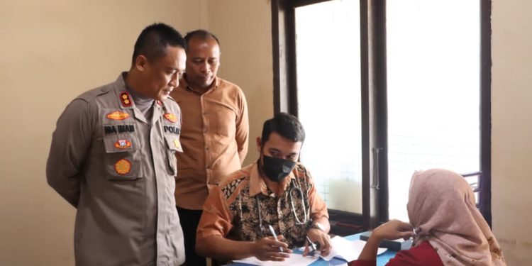 Pastikan MBG Aman dan Higienis, Polres Rohil Cek Kesehatan Relawan SPPG