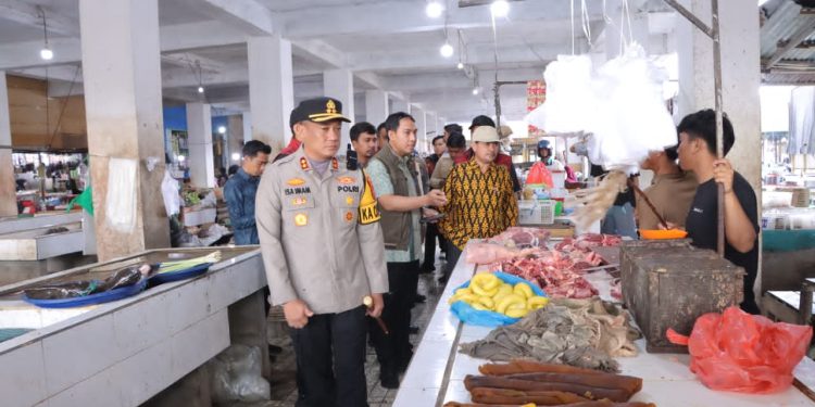 Kapolres Rohil Cek Harga Sembako di Pasar Ujung Tanjung, Pastikan Stabilitas Jelang Ramadan