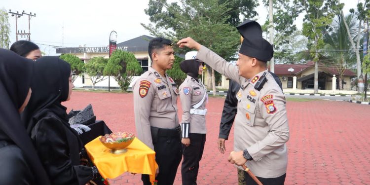 Polres Rokan Hilir Launching Penggunaan Tanjak dan Selempang