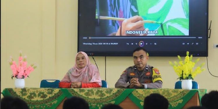 Polsek Bagan Sinembah Tanamkan Kesadaran Bahaya Narkoba dan Kenakalan Remaja di SMU Negeri 5