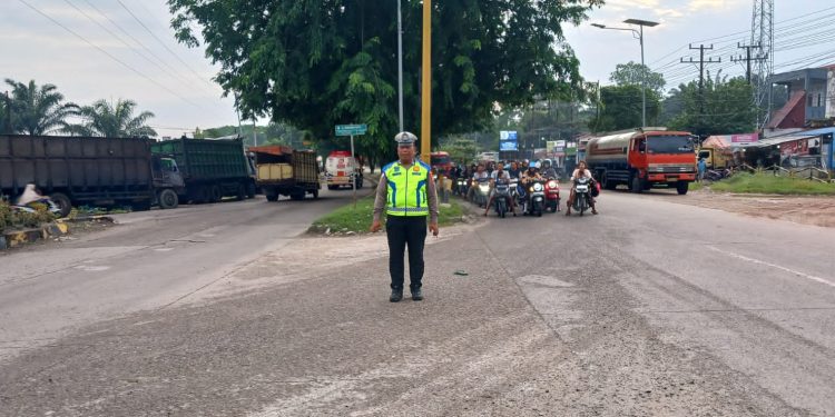 Strong Point Pagi, Polsek Bukit Kapur Pastikan Arus Lalu Lintas Aman dan Lancar