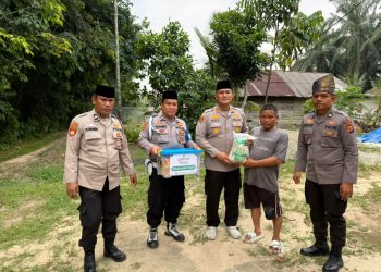 Jumat Berkah, Polsek Bukit Kapur Bagikan Sembako kepada Warga Kurang Mampu dan Lansia