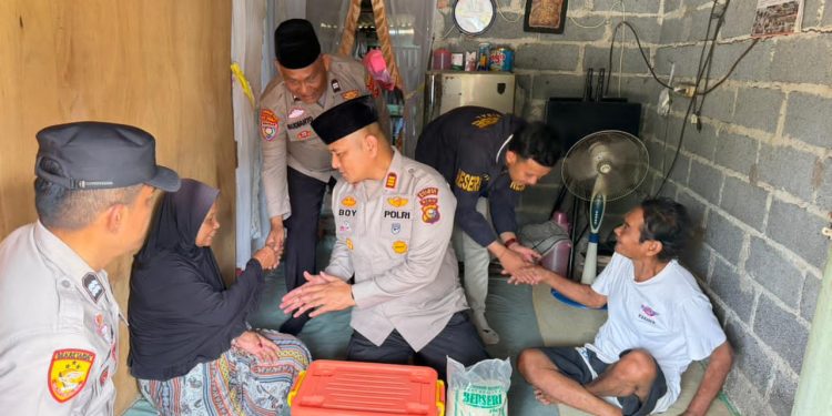 Jumat Berkah, Polsek Bukit Kapur Salurkan Sembako kepada Warga Kurang Mampu dan Lansia