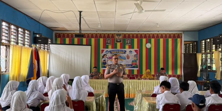 Kapolsek Bukit Kapur Sosialisasikan Bahaya Hoaks, Narkoba dan Bullying kepada Siswa SMPN 5 Dumai