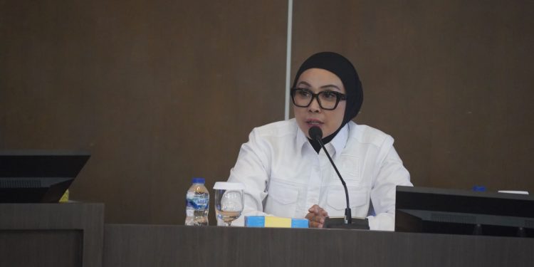 Kuota BBM Riau Terpenuhi, Antrean SPBU Tetap Panjang, Dewi Juliani Soroti Solusi Konkret